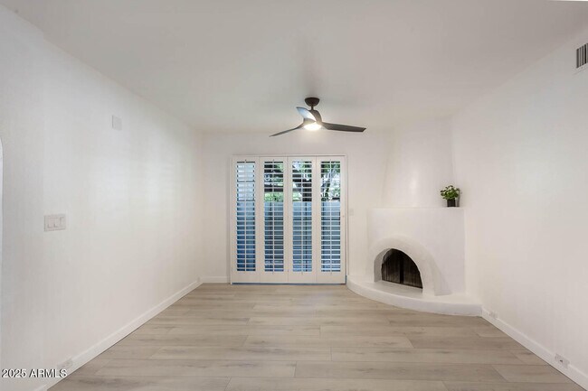 Building Photo - 7557 N Dreamy Draw Dr