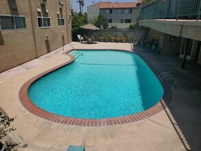 Building Photo - Encino Plaza