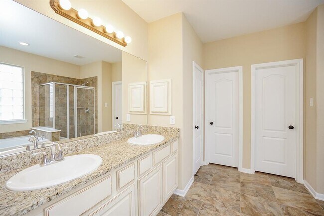 Building Photo - 6203 Brookmall Dr