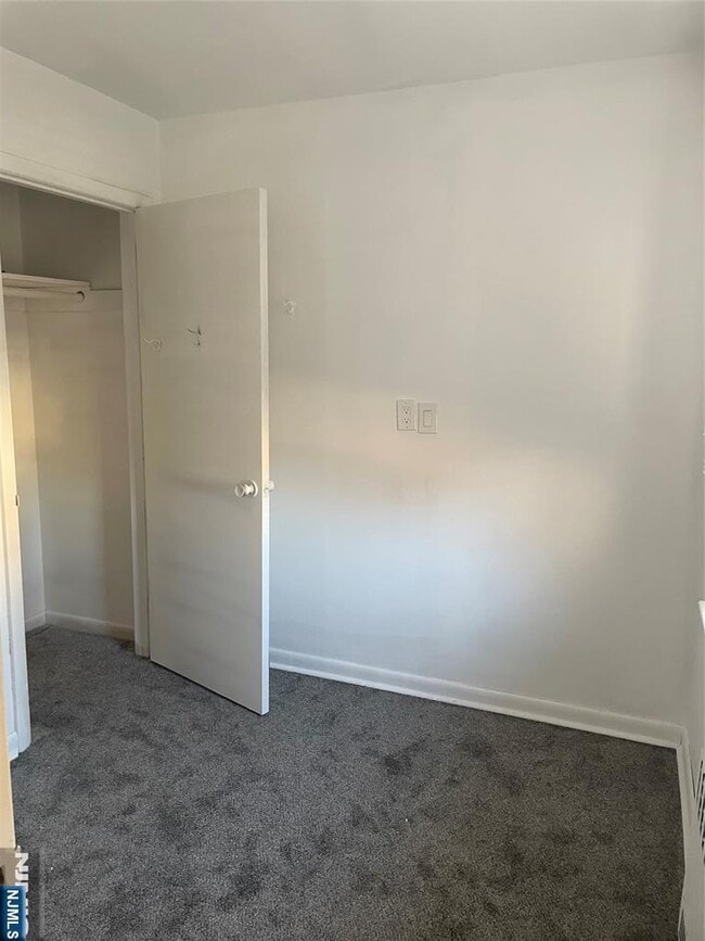 Building Photo - 113 Hawthorne Ave