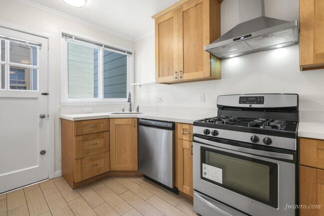 Primary Photo - 1290 38th Ave