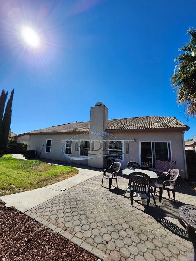 Building Photo - 4 bedroom 2 bath locaded in a cultisac