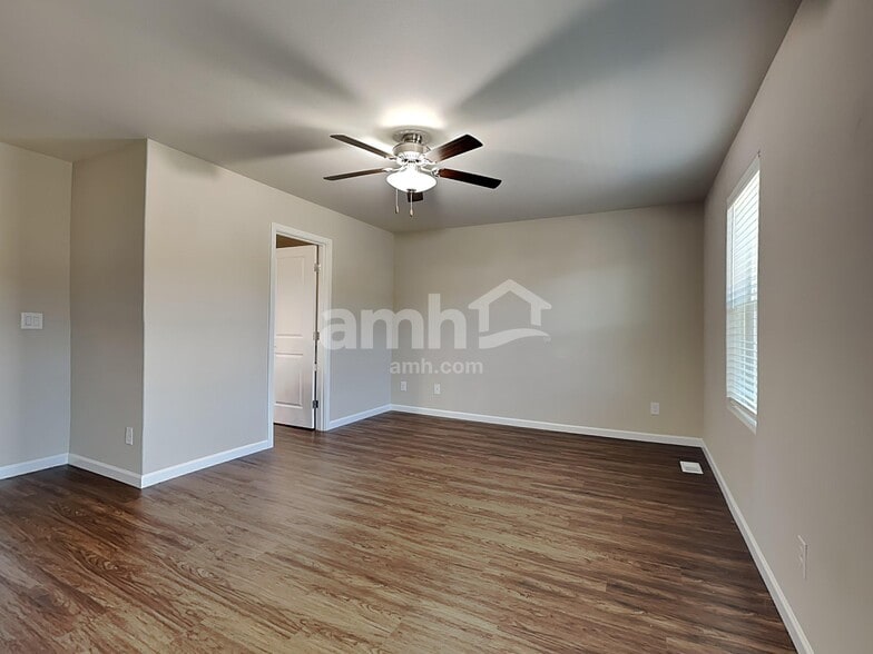 Building Photo - 306 Holdener Ln N