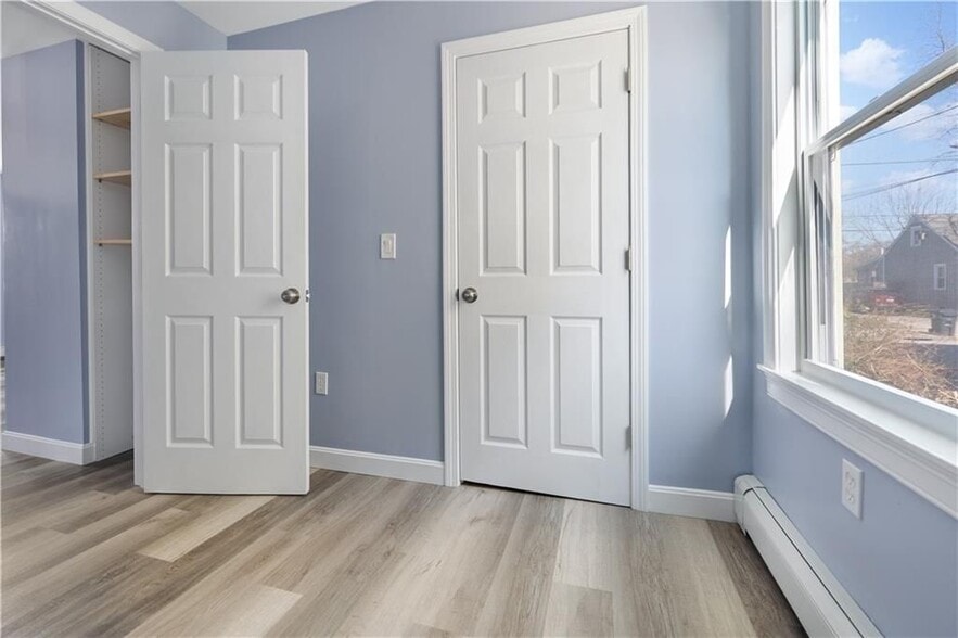 Building Photo - 167 Baxter St