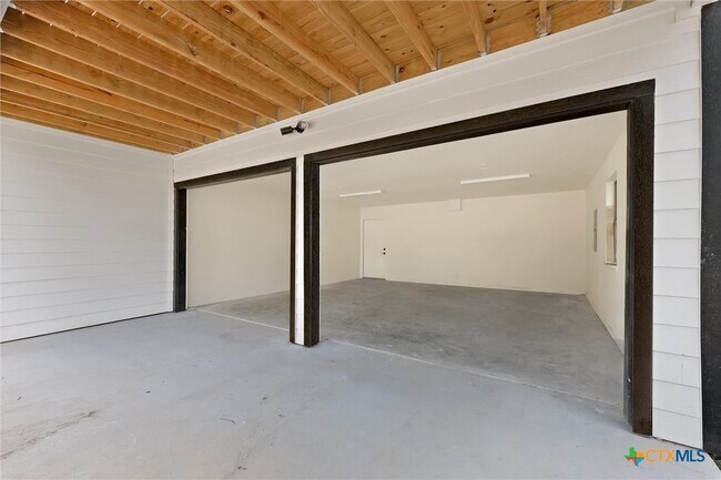 Building Photo - 317 Mill St