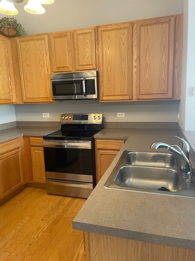 Building Photo - 1723 Silverstone Dr