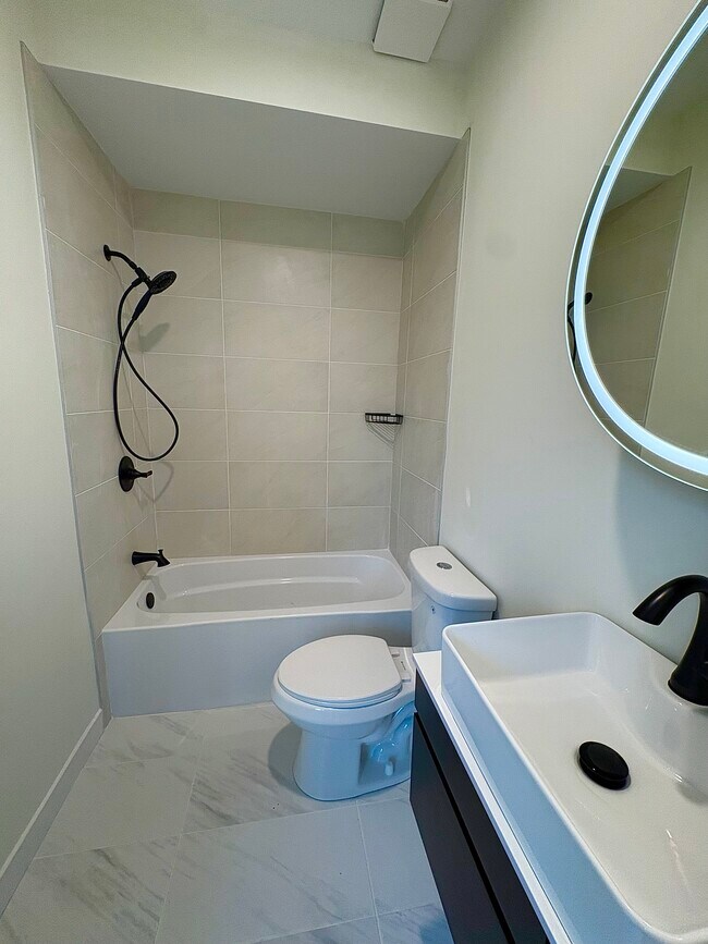 Building Photo - 412 St Clair Ave