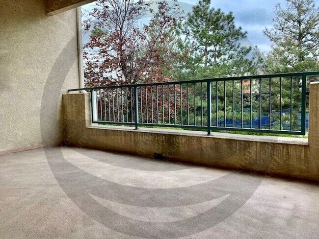 Building Photo - 530 Mohawk Dr