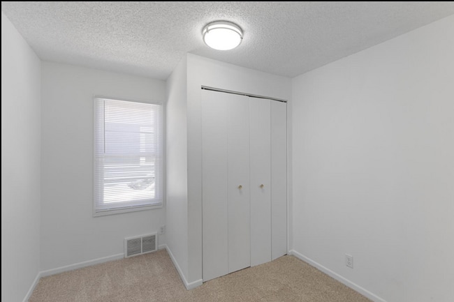 Building Photo - Updated South Omaha Home with Oversized Garage