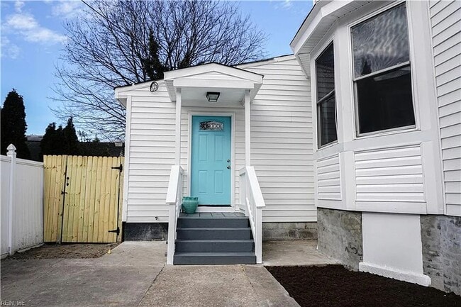 Building Photo - 1350 W 38th St