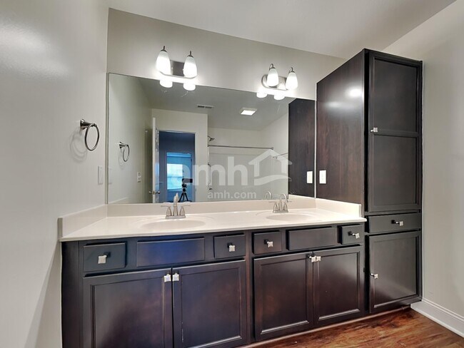 Building Photo - 2300 Madeline vine ln