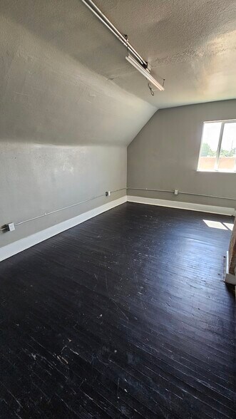Building Photo - 1314 E Evans Ave