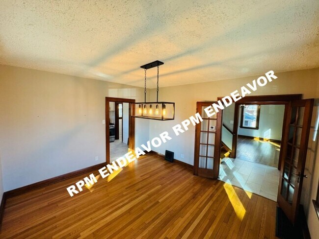 Building Photo - Downtown St. Charles 4BR Home | Walk to Main Street | Garage + Yard