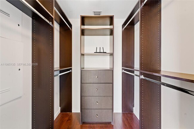 Building Photo - 495 Brickell Ave