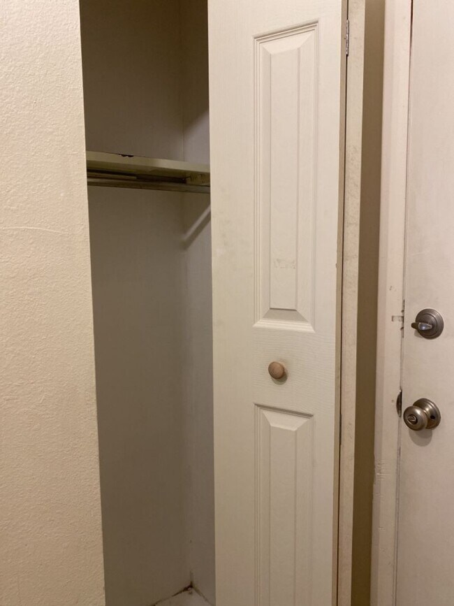 Building Photo - 1705 Heatheridge Rd