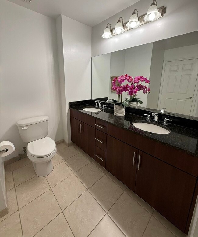 Building Photo - 4905 Midtown Ln