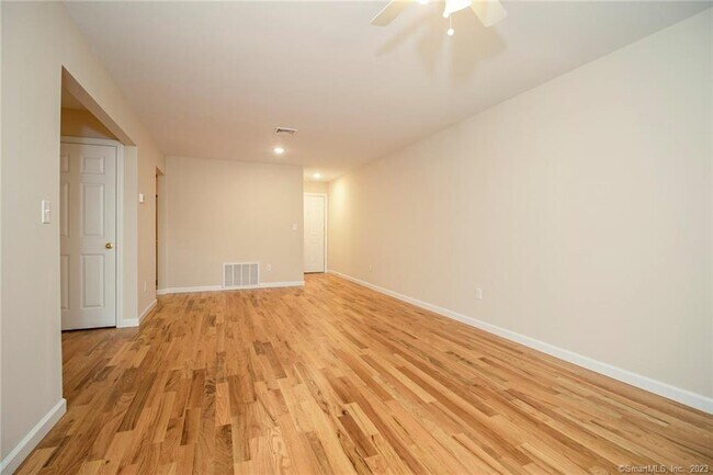 Building Photo - 685 Success Ave