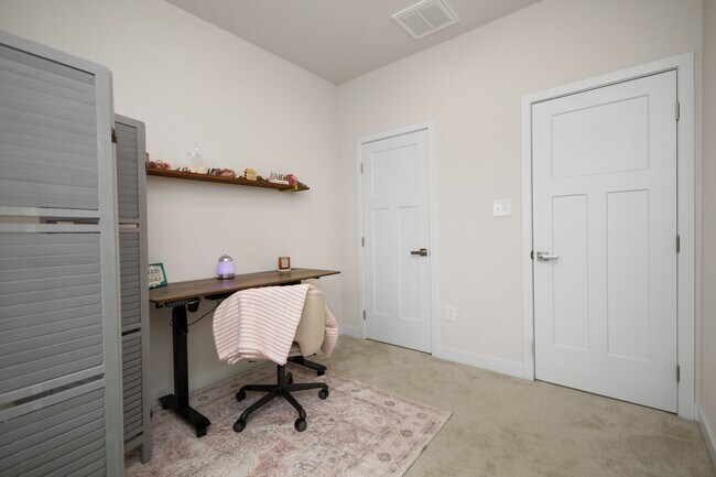 Building Photo - 302 Lydia St