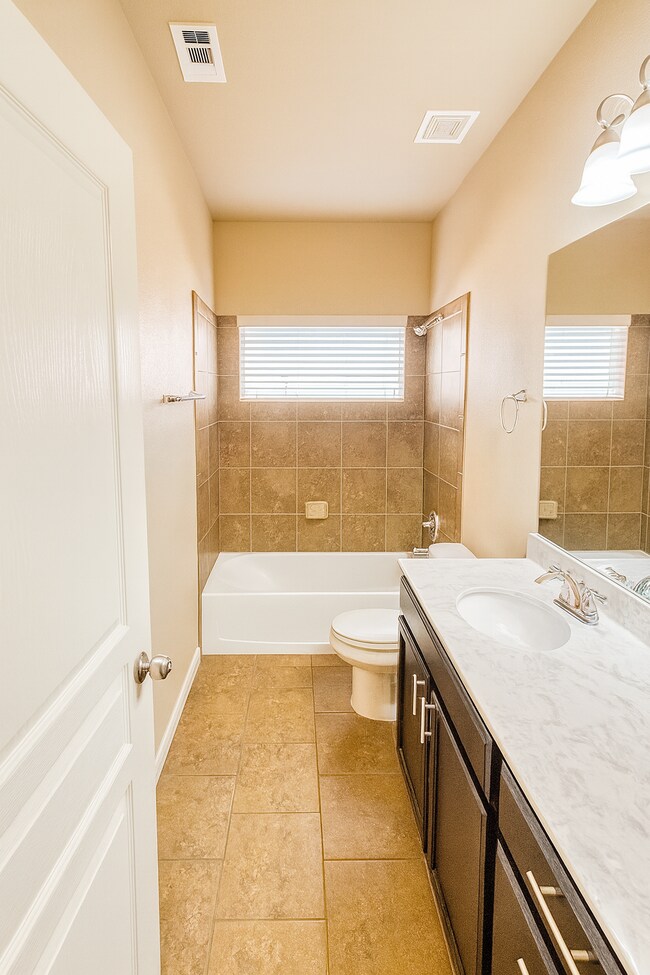 Building Photo - 219 Chering Dr