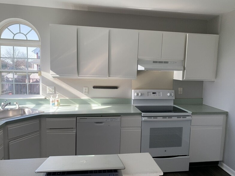 Building Photo - 203 Academy Ln