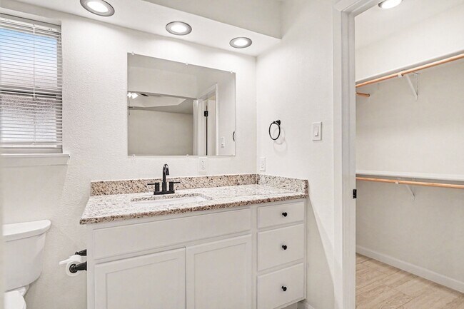 Building Photo - 772 Hampshire Dr