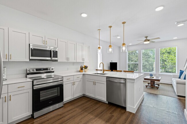Building Photo - 3313 S University Dr
