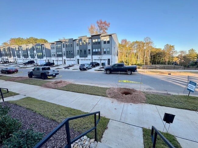 Building Photo - Modern Elegance in Prime North Raleigh!