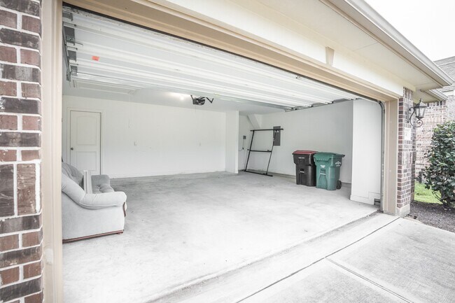 Building Photo - 2230 Falcon Brook Dr