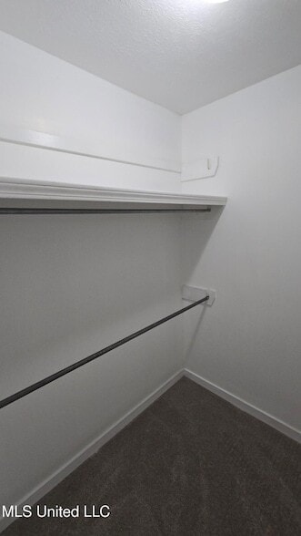 Building Photo - 933 Glastonbury Cir