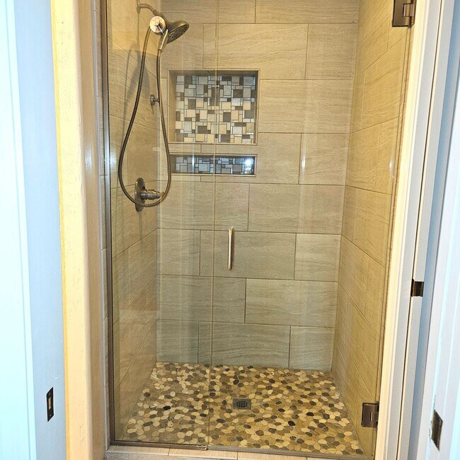 Building Photo - Pool home available now!