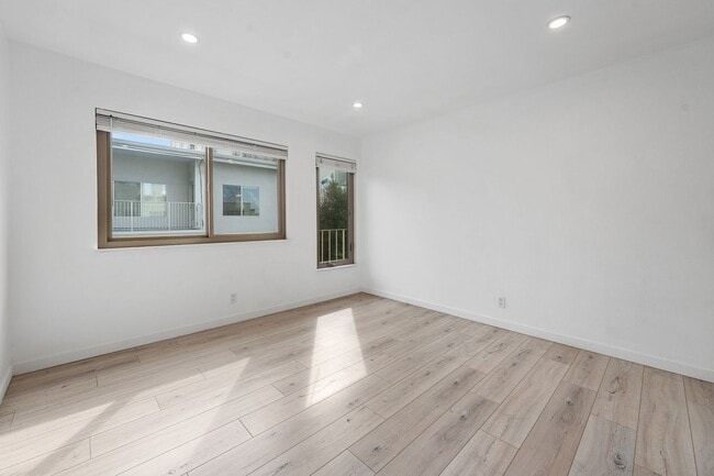 Building Photo - Modern 1BR/1BA Penthouse in Pacific Height...