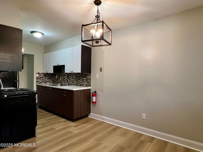 Building Photo - 12 Manchester Ct