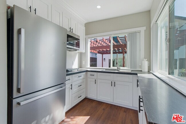 Building Photo - 1301 Angelus Ave