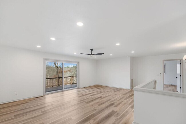 Building Photo - 39 Salen Ln