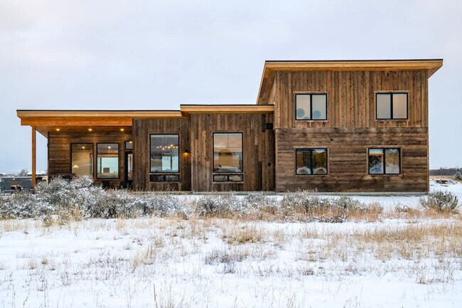 Building Photo - 3402 Alta Vista Dr