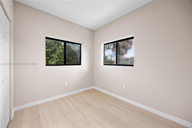 Building Photo - 630 NE 166th St