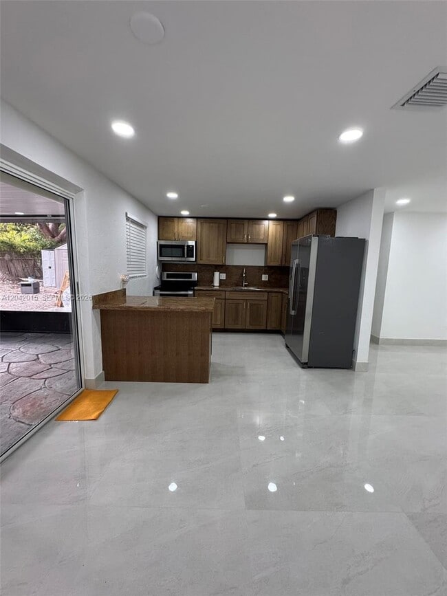 Building Photo - 664 Colson Dr