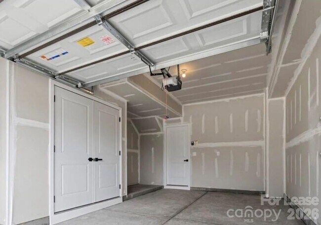 Building Photo - 2837 Statesville Ave