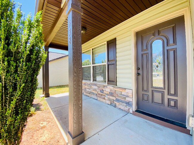 Building Photo - 938 S Mossy Rock Rd