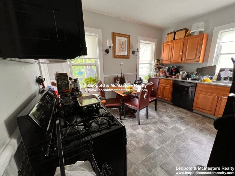 Building Photo - 21 Roseclair St