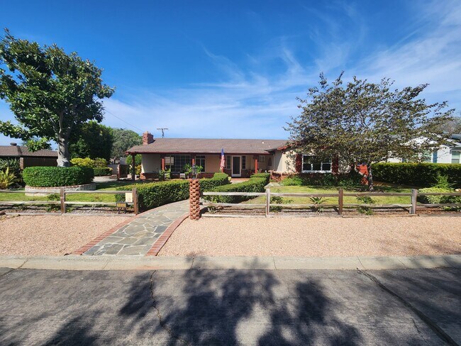 Building Photo - 4950 Rosehedge Dr