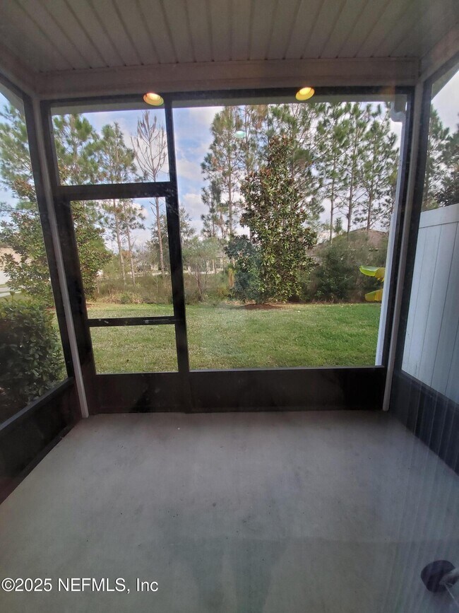 Building Photo - 13 La Paz Wy