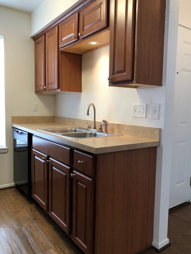 Building Photo - 3707EL