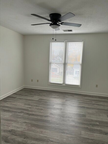 Building Photo - 205 S Ottawa St