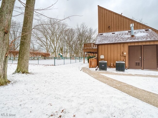 Building Photo - 33803 Electric Blvd