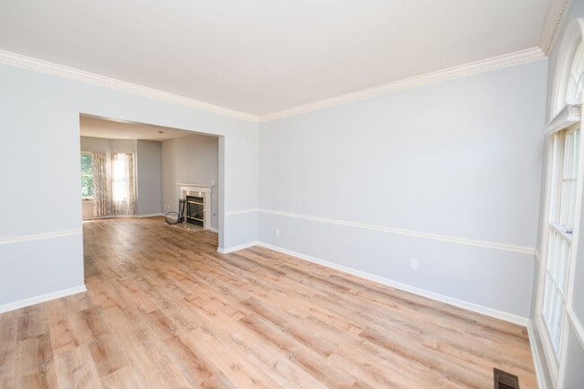 Building Photo - 5 bedroom / 2.5 bathroom Home for Rent in ...