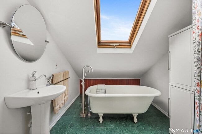 Building Photo - 167 North Ave