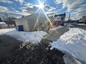 Building Photo - One Level Two bedroom home in York Suburban School District