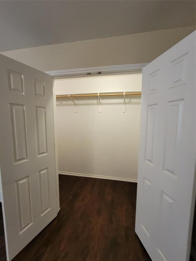 Building Photo - Spacious 3-2-2 in Granbury ...Coming soon.