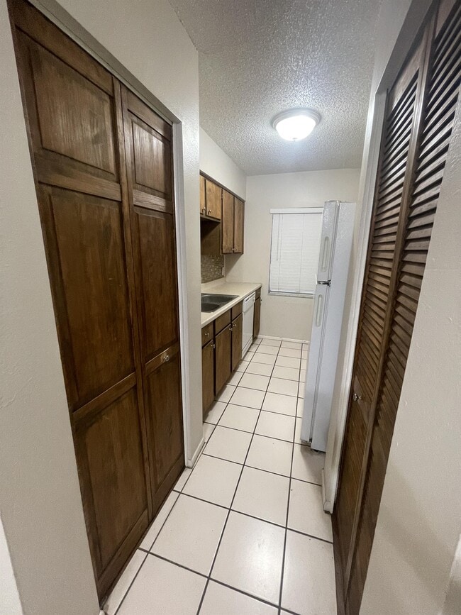 Building Photo - 5506 Pokeweed Ct